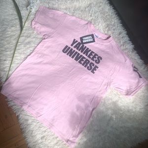 Ladies Yankees Universe T shirt 👚